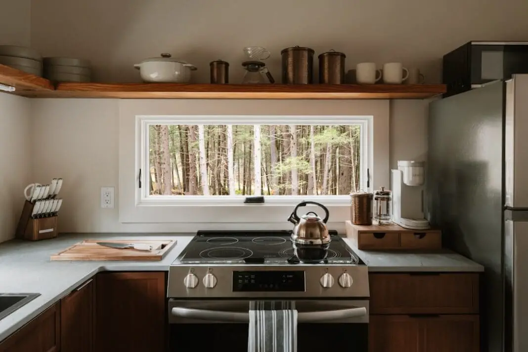 Cabin Kitchen (IG: @clay.banks)