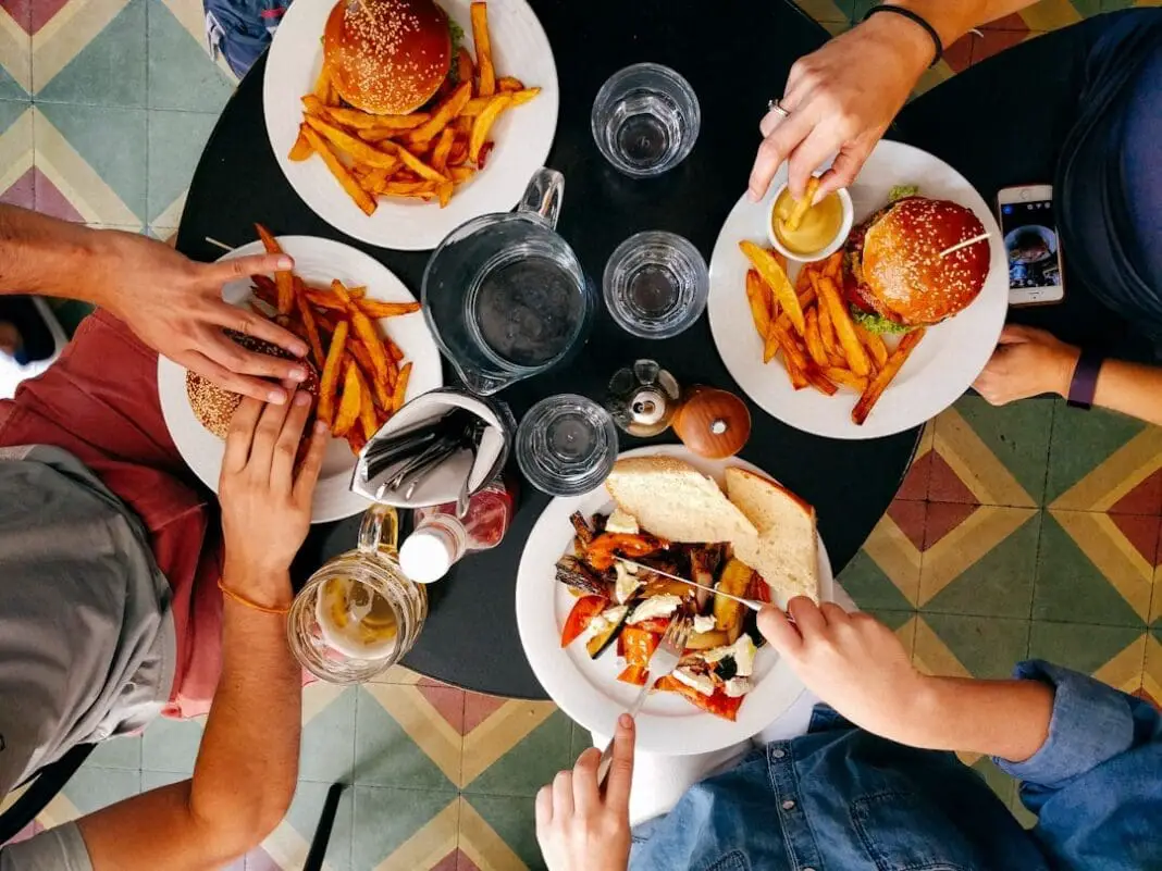 Friends eating lunch in diner
