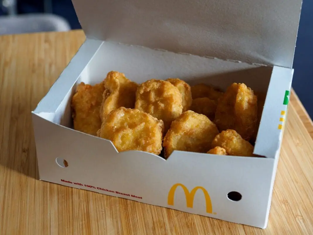 fast food, mcdonald's, food, take away, take out, takeout, food delivery, tasty, guilty pleasure, cheeky, calories,